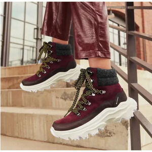 Sorel Kinetic Breakthru Conquest Sneaker Boot Velvet Womens Size 9